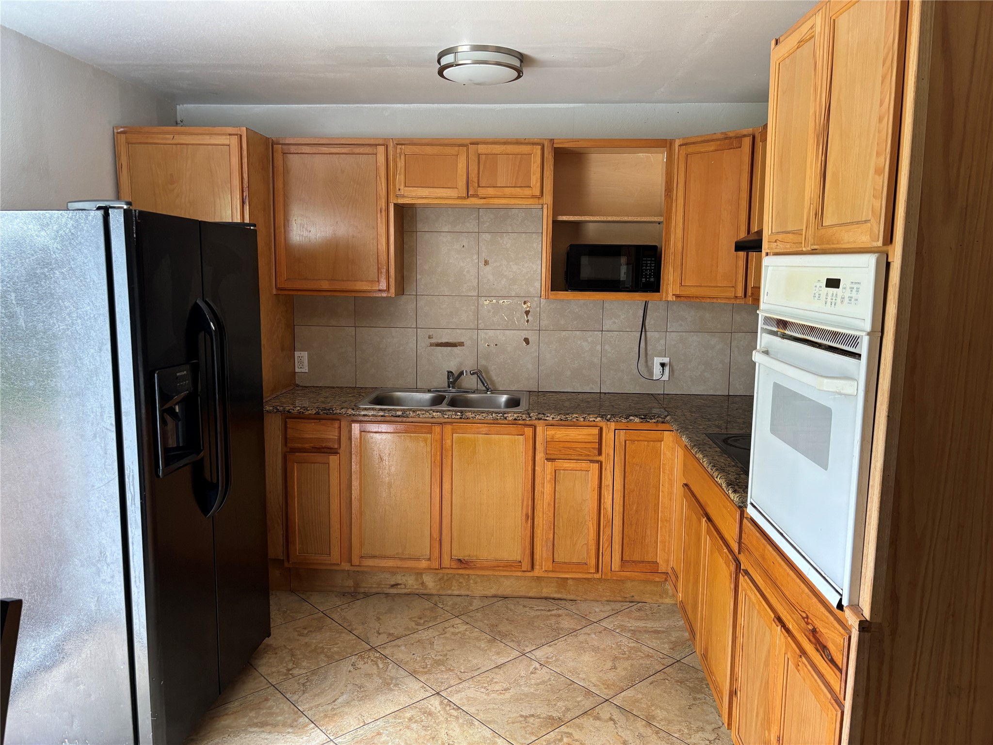 828 North Chenango Street Angleton, TX 77515 - Photo 6 of 17