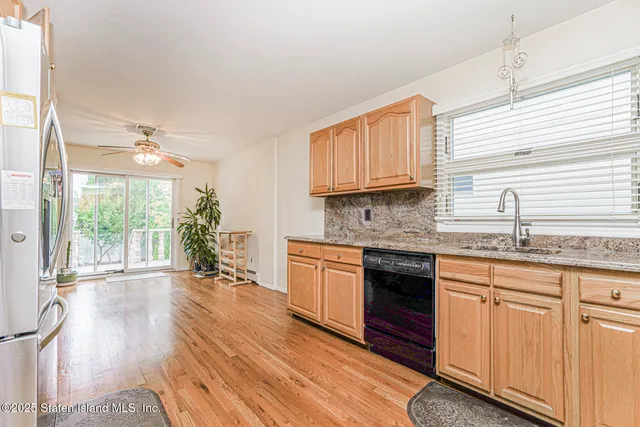 $1,350,000 | 39 Selkirk Street | Rossville