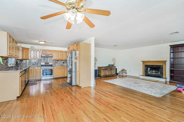 $1,350,000 | 39 Selkirk Street | Rossville