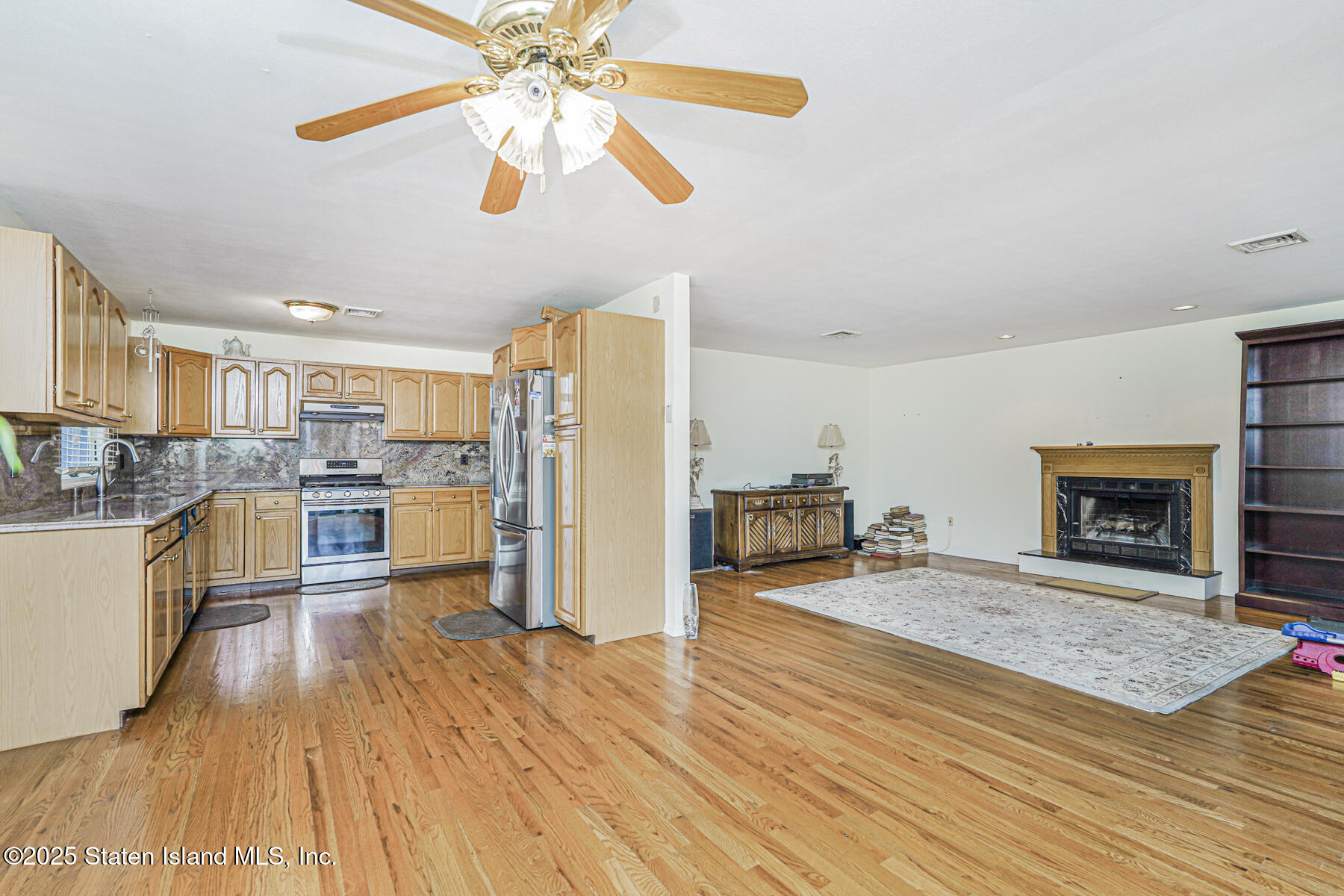 39 Selkirk Street Staten Island, NY 10309 - Photo 13 of 39 Photo Mar 20 2018, 12 02 28 AM