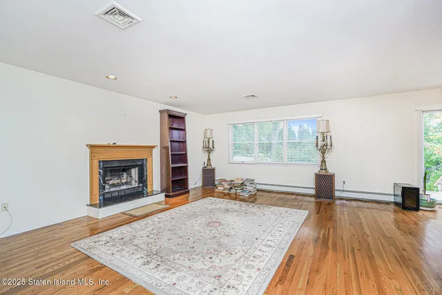 $1,350,000 | 39 Selkirk Street | Rossville