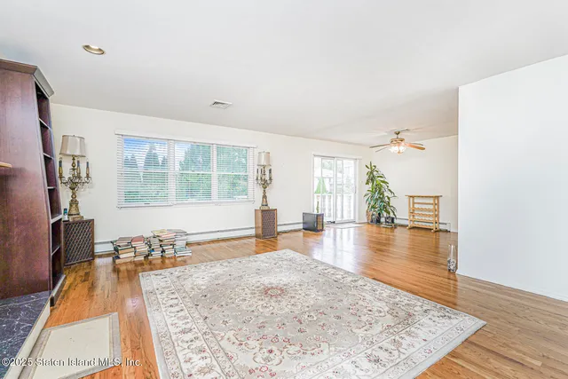 $1,350,000 | 39 Selkirk Street | Rossville