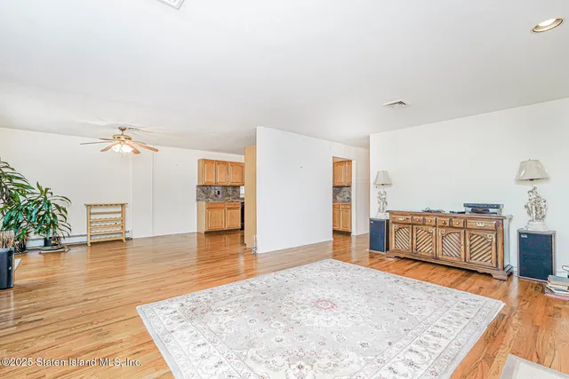 $1,350,000 | 39 Selkirk Street | Rossville