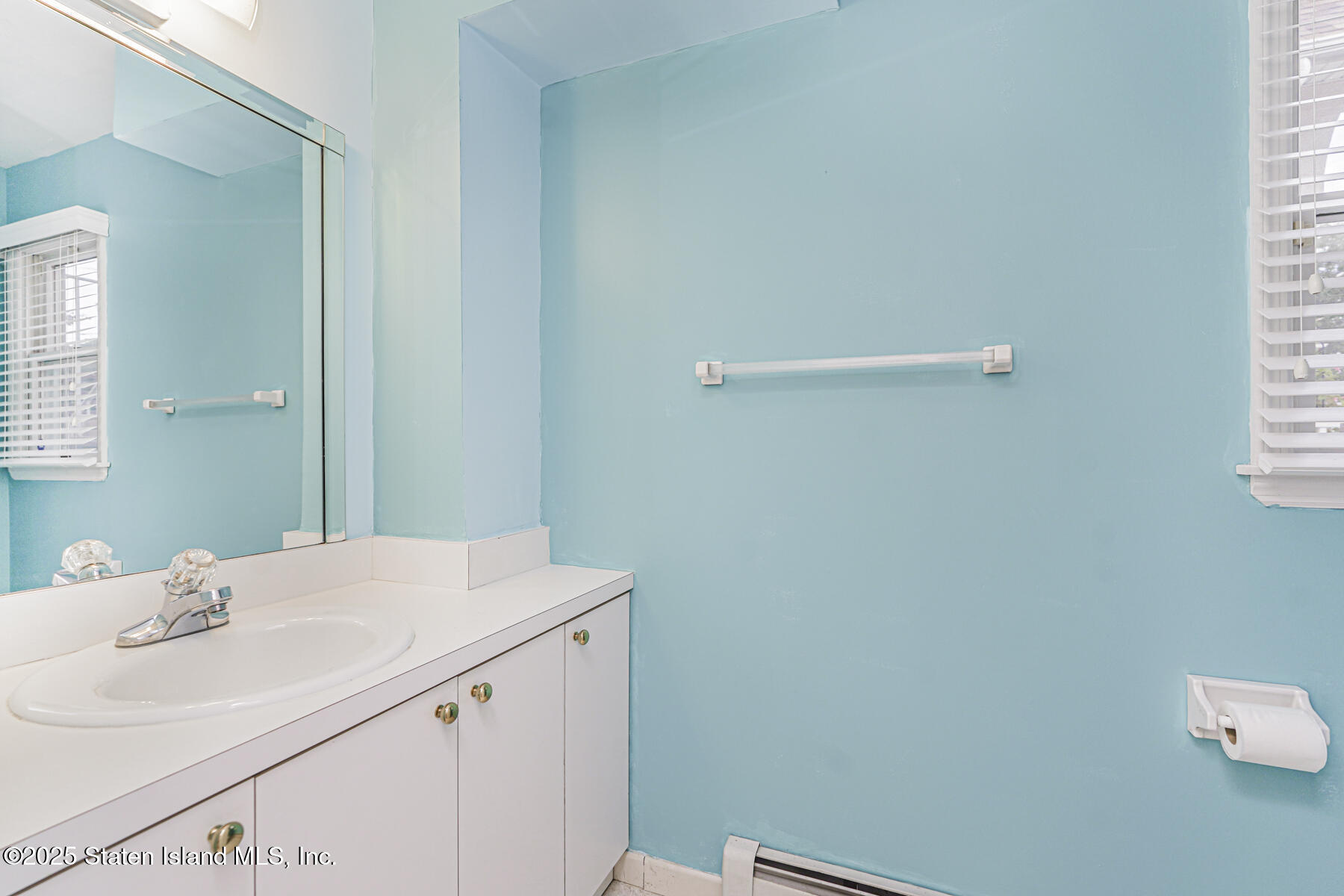 39 Selkirk Street Staten Island, NY 10309 - Photo 18 of 39 Photo Mar 20 2018, 12 03 30 AM