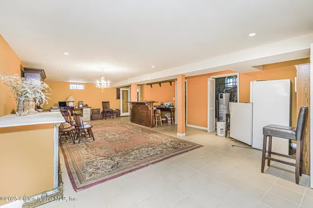 $1,350,000 | 39 Selkirk Street | Rossville