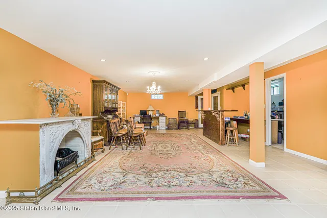 $1,350,000 | 39 Selkirk Street | Rossville