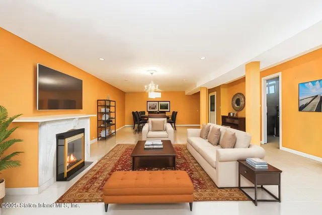 $1,350,000 | 39 Selkirk Street | Rossville