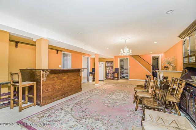 $1,350,000 | 39 Selkirk Street | Rossville