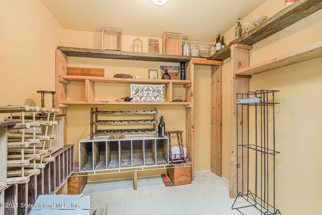 $1,350,000 | 39 Selkirk Street | Rossville