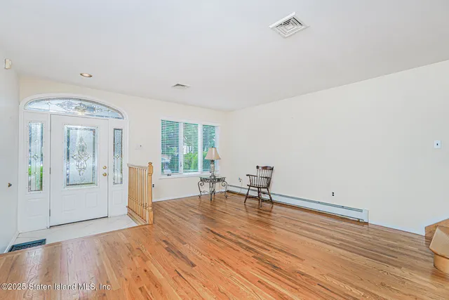 $1,350,000 | 39 Selkirk Street | Rossville