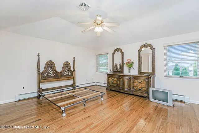 $1,350,000 | 39 Selkirk Street | Rossville