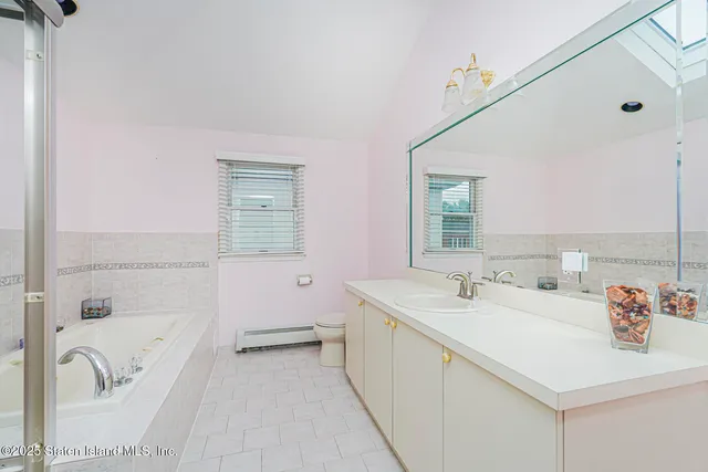 $1,350,000 | 39 Selkirk Street | Rossville