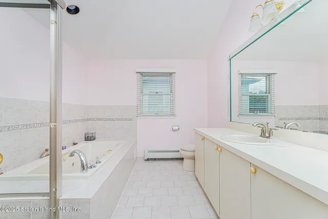 $1,350,000 | 39 Selkirk Street | Rossville