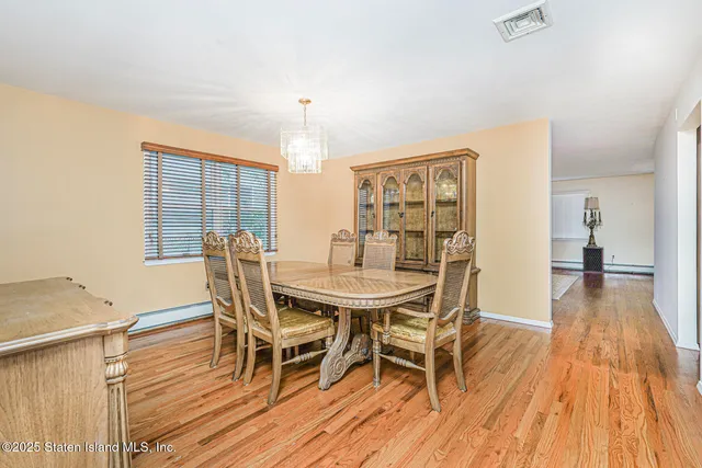 $1,350,000 | 39 Selkirk Street | Rossville