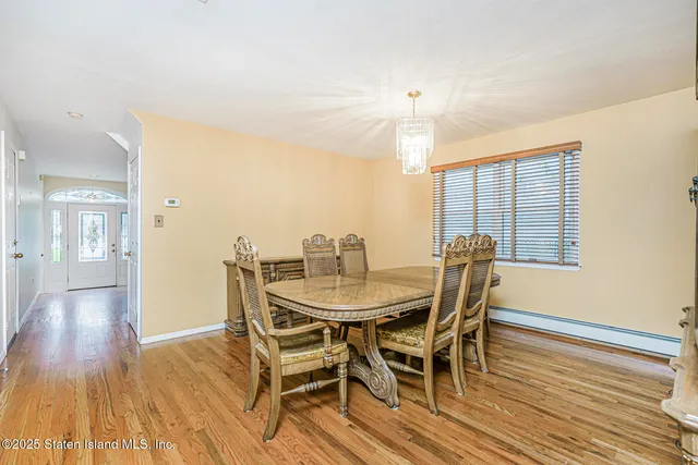 $1,350,000 | 39 Selkirk Street | Rossville