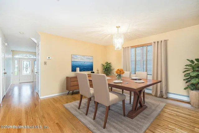 $1,350,000 | 39 Selkirk Street | Rossville