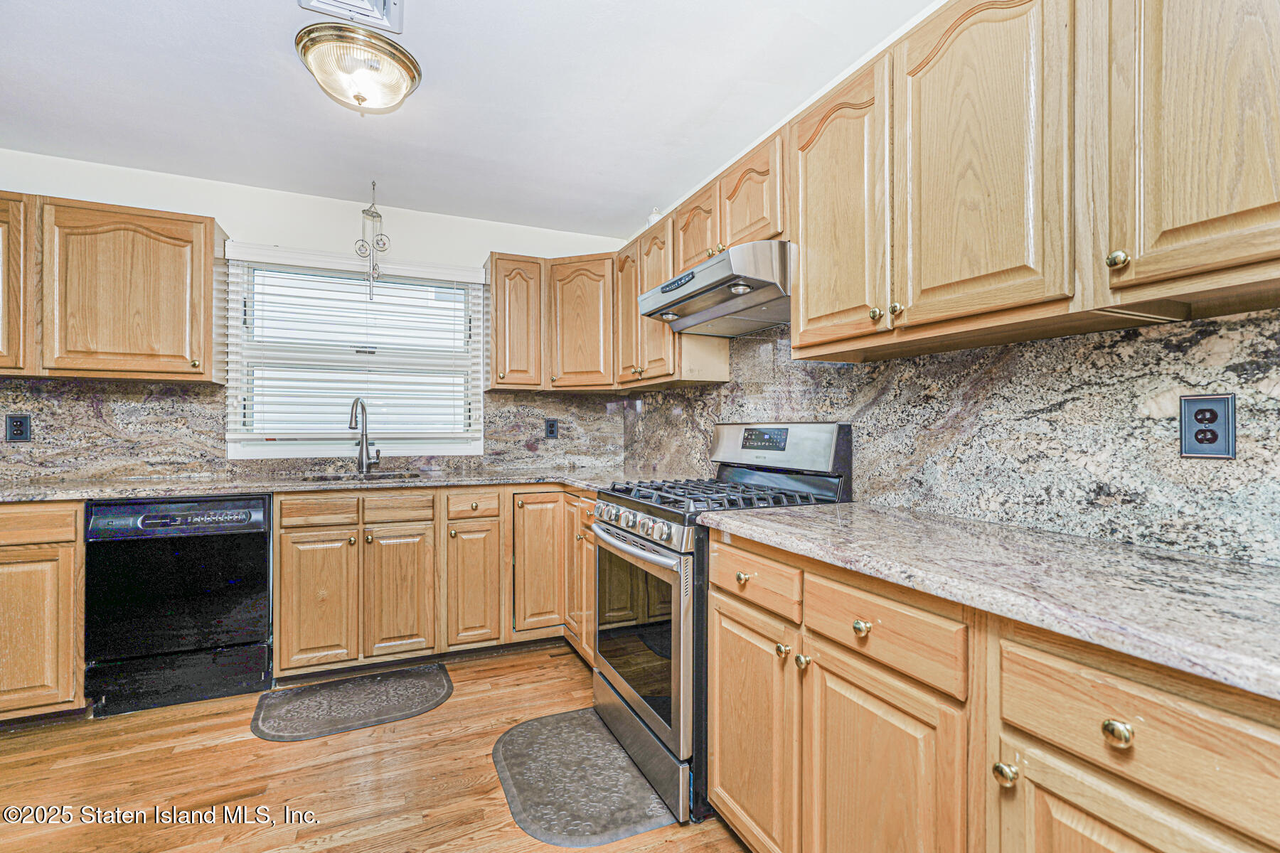 39 Selkirk Street Staten Island, NY 10309 - Photo 10 of 39 Photo Mar 20 2018, 12 01 45 AM