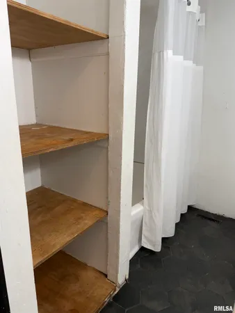 $130,000 | 808 South Victor Street, Christopher, IL 62822