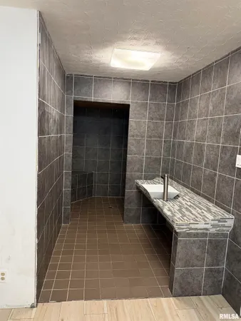 $130,000 | 808 South Victor Street, Christopher, IL 62822