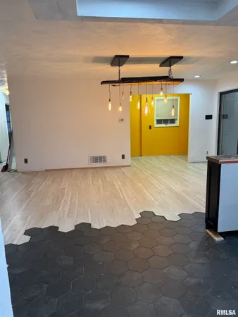 $130,000 | 808 South Victor Street, Christopher, IL 62822