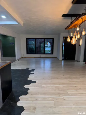 $130,000 | 808 South Victor Street, Christopher, IL 62822