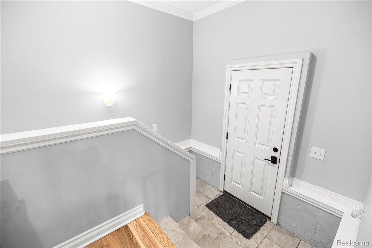 3739 Mildred Avenue Rochester, MI 48309 - Photo 17 of 24 Mudroom