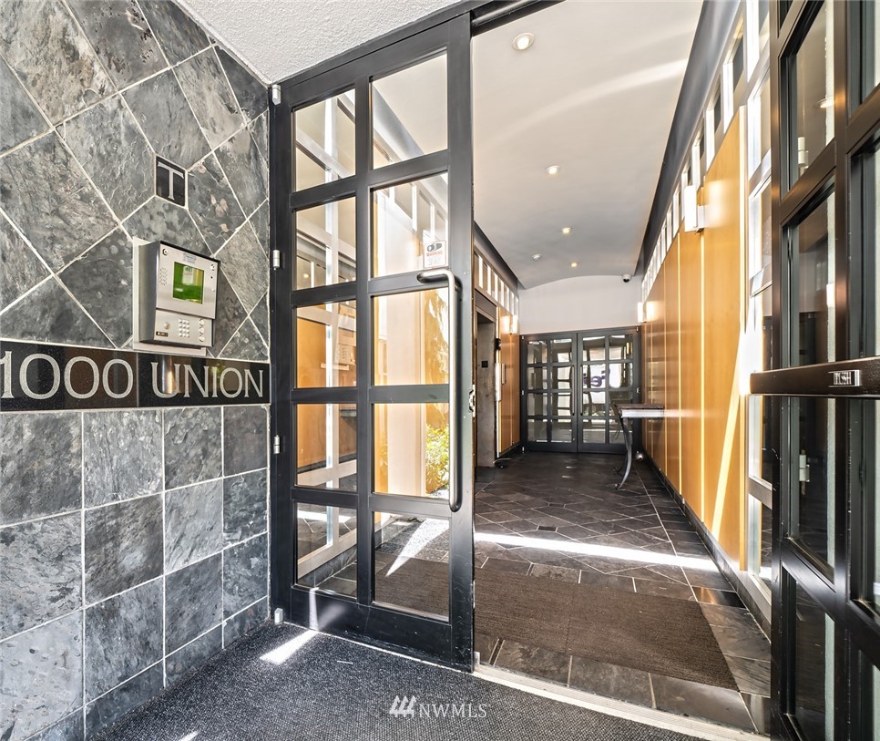 1000 Union Street, Unit 209 Seattle, WA 98101 - Photo 2 of 21