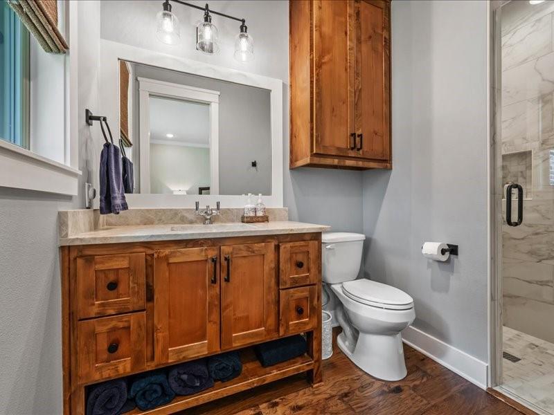 8595 Toler Pointe Larue, TX 75770 - Photo 35 of 40 Private Bathroom with bedroom #3