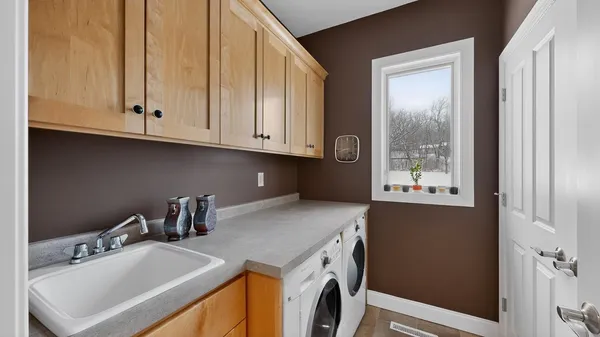 $600,000 | 4282 Berkshire Road Southwest, Rochester, MN 55902