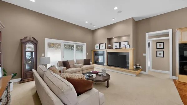 $600,000 | 4282 Berkshire Road Southwest, Rochester, MN 55902