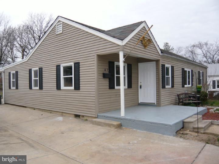 47 Lea Road New Castle, DE 19720 - Photo 2 of 12 Exterior Side