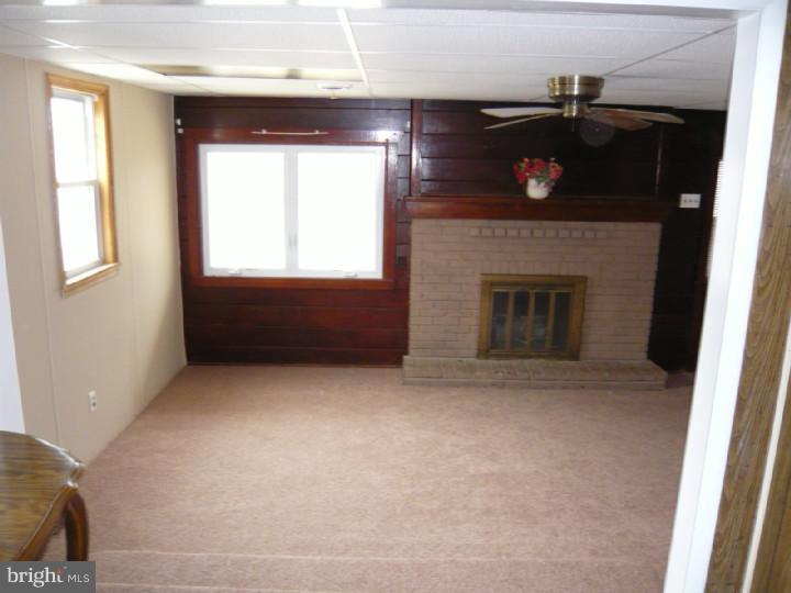47 Lea Road New Castle, DE 19720 - Photo 5 of 12 Family Room