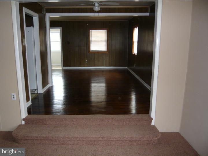 47 Lea Road New Castle, DE 19720 - Photo 8 of 12 Living Room