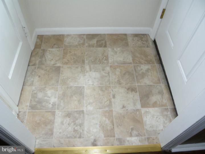 47 Lea Road New Castle, DE 19720 - Photo 9 of 12 Foyer