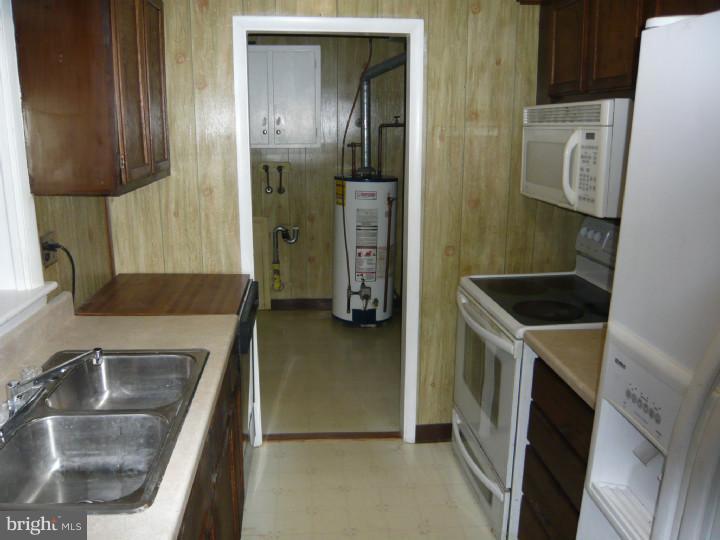 47 Lea Road New Castle, DE 19720 - Photo 10 of 12 Kitchen