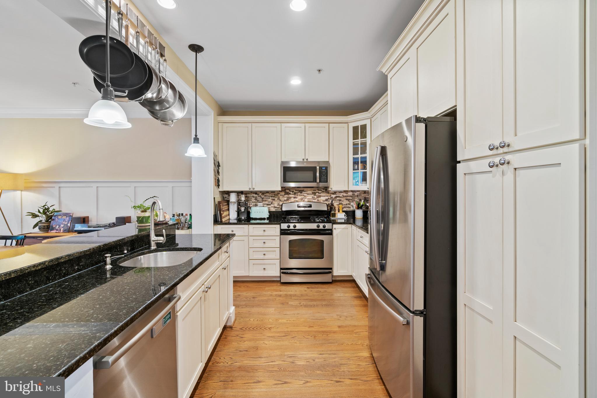 8916 Courts Way Silver Spring, MD 20910 - Photo 13 of 37