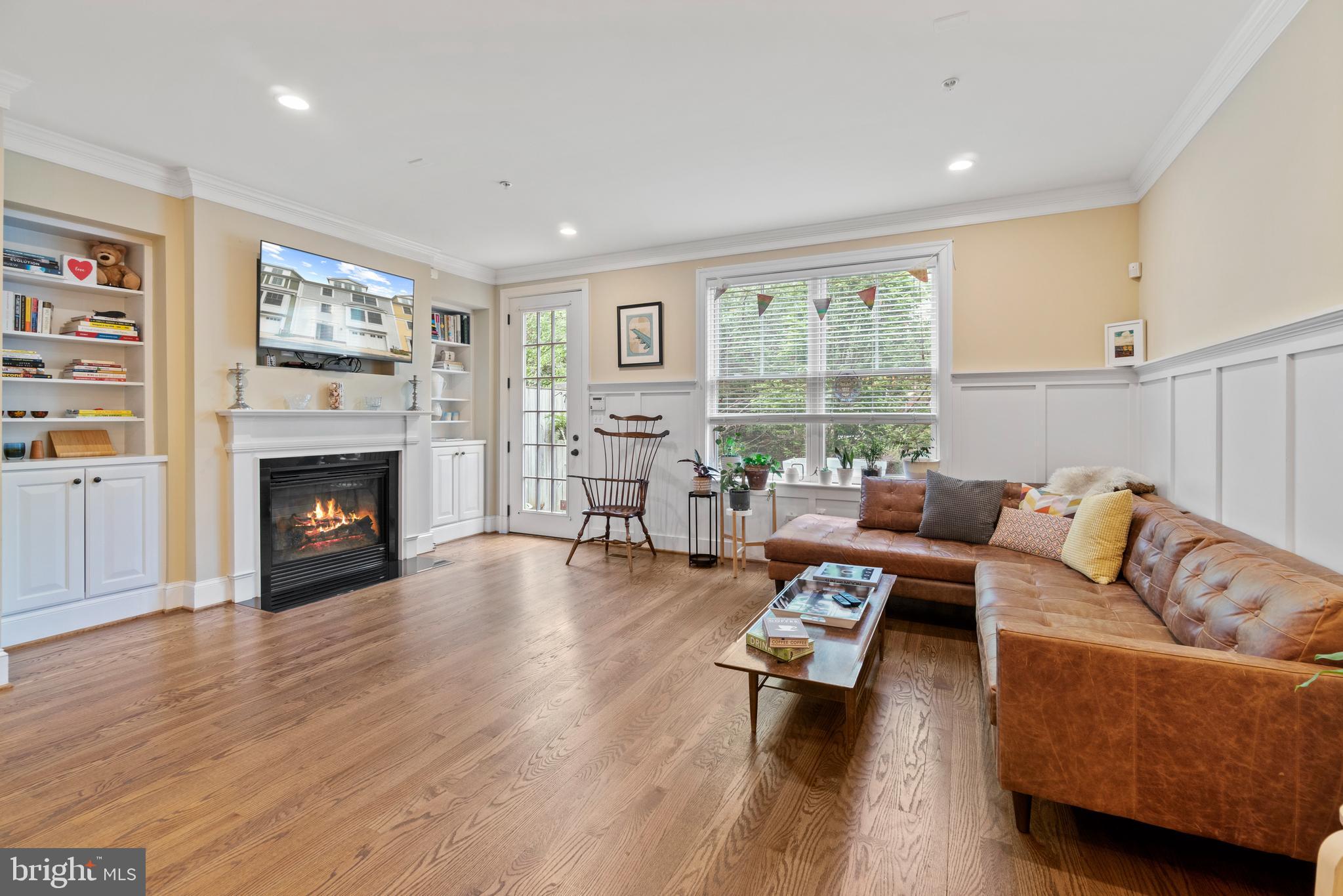 8916 Courts Way Silver Spring, MD 20910 - Photo 2 of 37