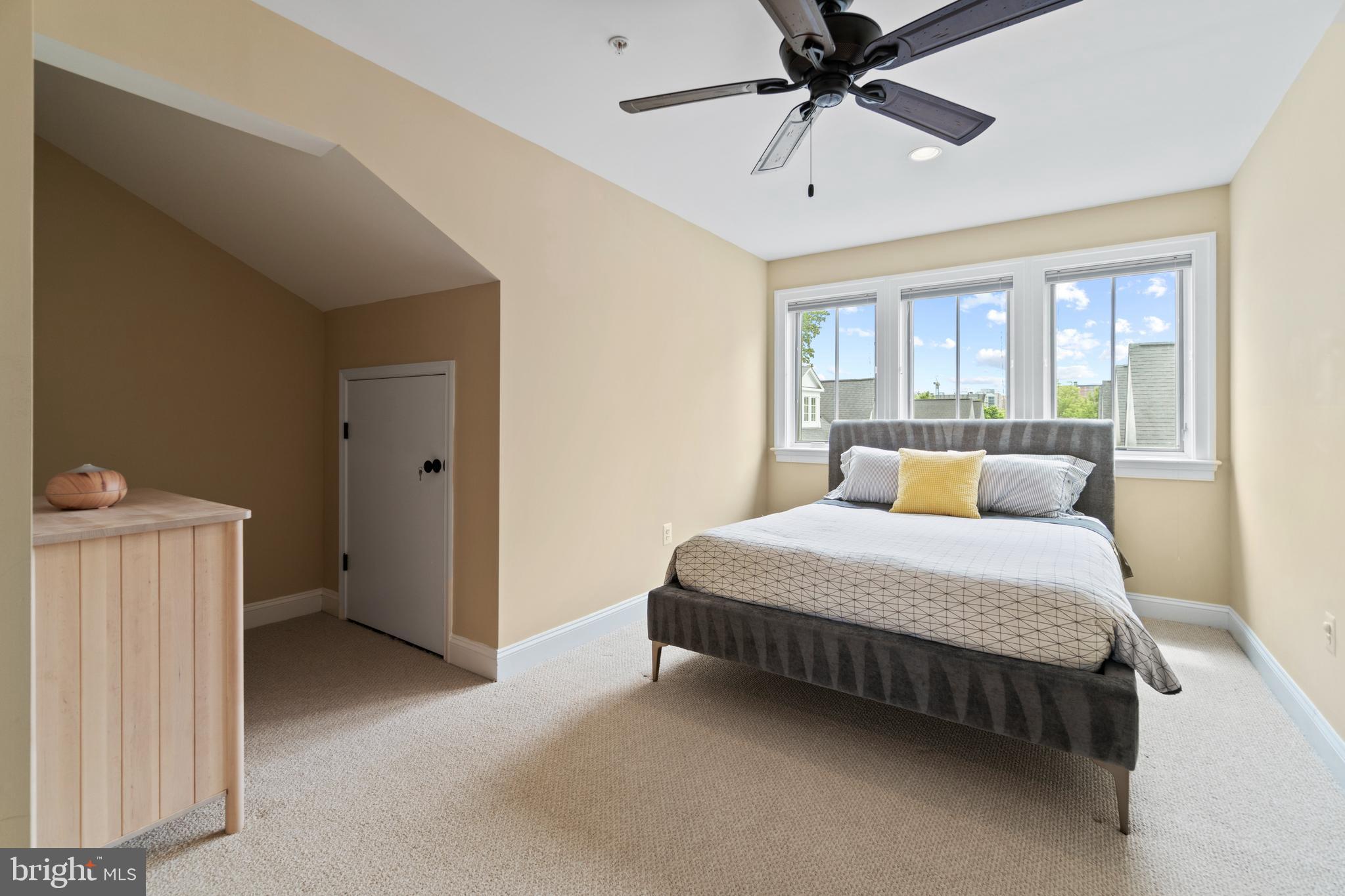 8916 Courts Way Silver Spring, MD 20910 - Photo 28 of 37