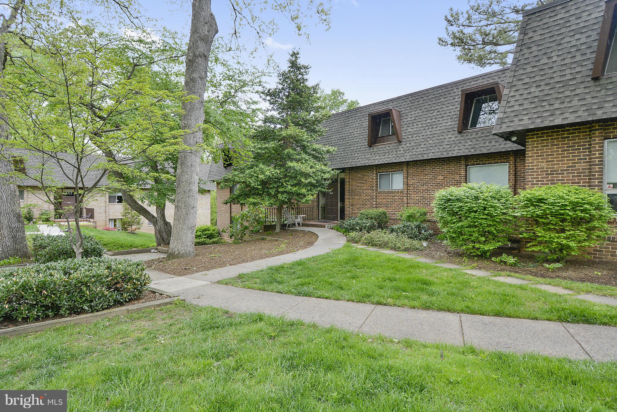 11614 Vantage Hill Road, Unit 22B Reston, VA 20190 - Photo 27 of 30 Front Walk