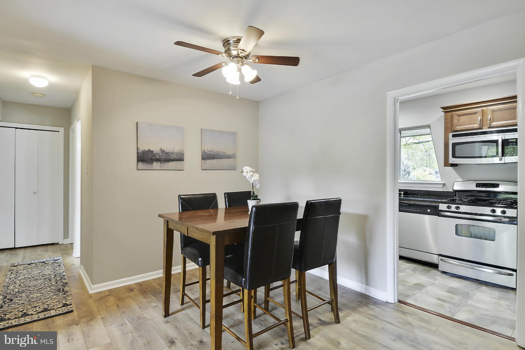 11614 Vantage Hill Road, Unit 22B Reston, VA 20190 - Photo 6 of 30 Dining Room