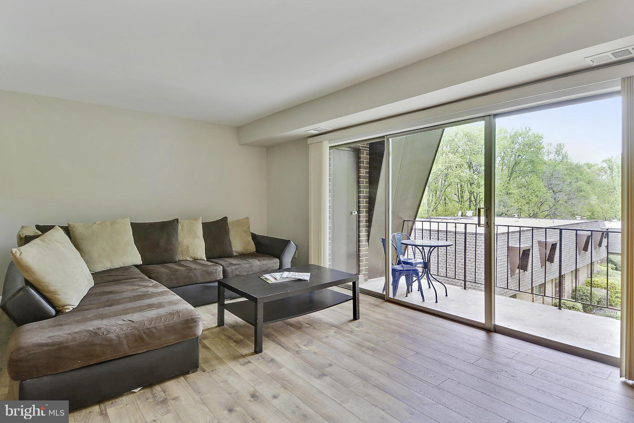 11614 Vantage Hill Road, Unit 22B Reston, VA 20190 - Photo 8 of 30 Living Room