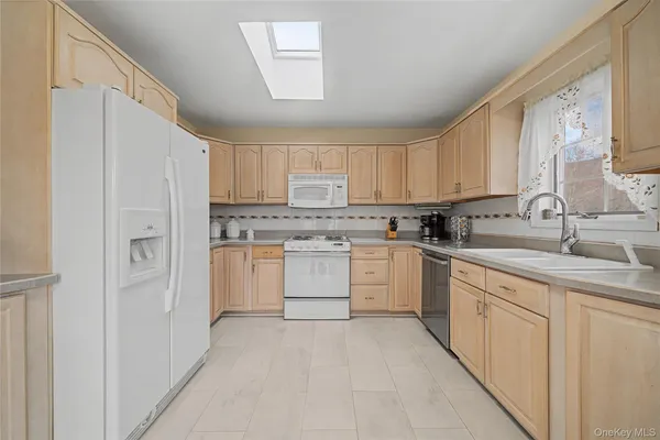 $599,000 | 6 Adams Court, Monroe, NY 10950
