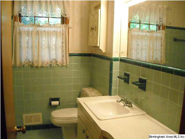 617 Rollingwood Road Birmingham, AL 35235 - Photo 8 of 19