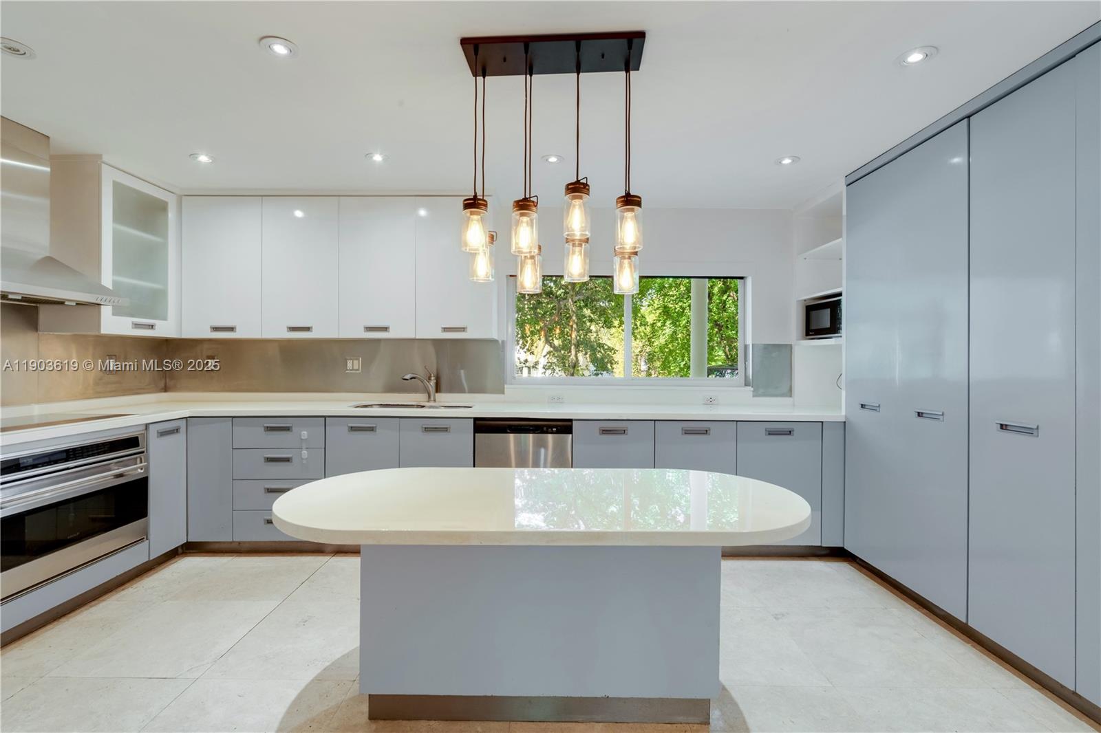 525 Ridgewood Road Key Biscayne, FL 33149 - Photo 13 of 58