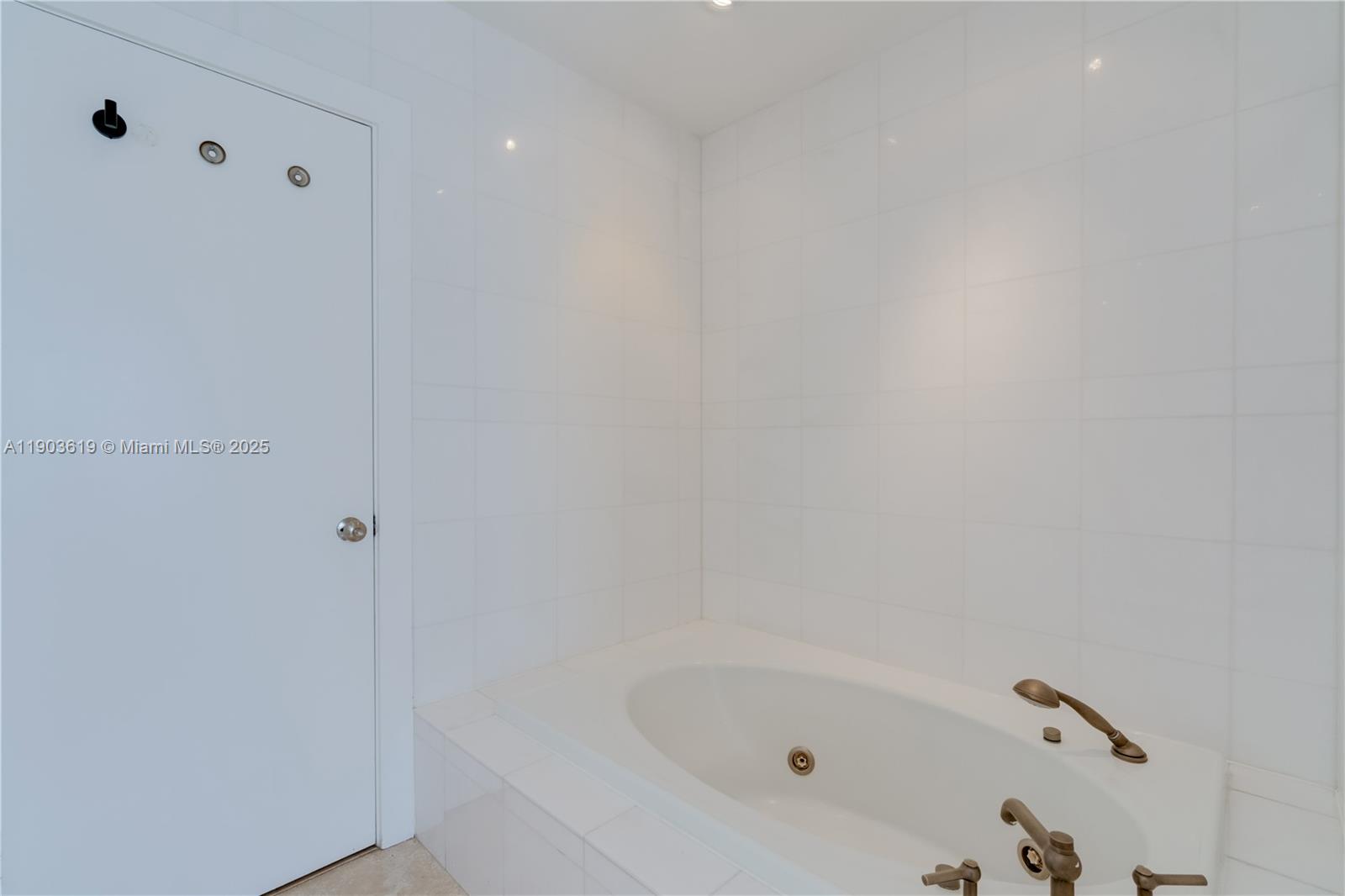 525 Ridgewood Road Key Biscayne, FL 33149 - Photo 45 of 58