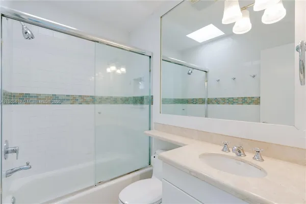 $16,000 | 525 Ridgewood Road, Key Biscayne, FL 33149