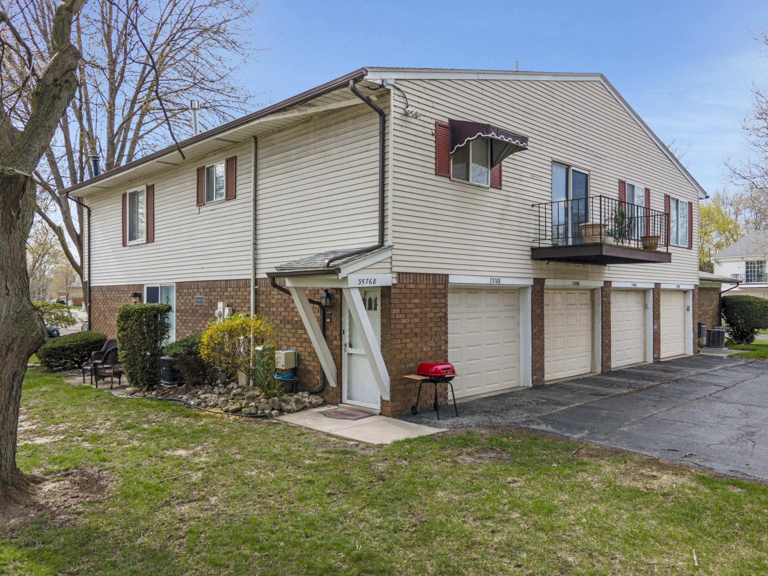 35768 Union Lake Road Harrison Township, MI 48045 - Photo 2 of 31 DJI_0928
