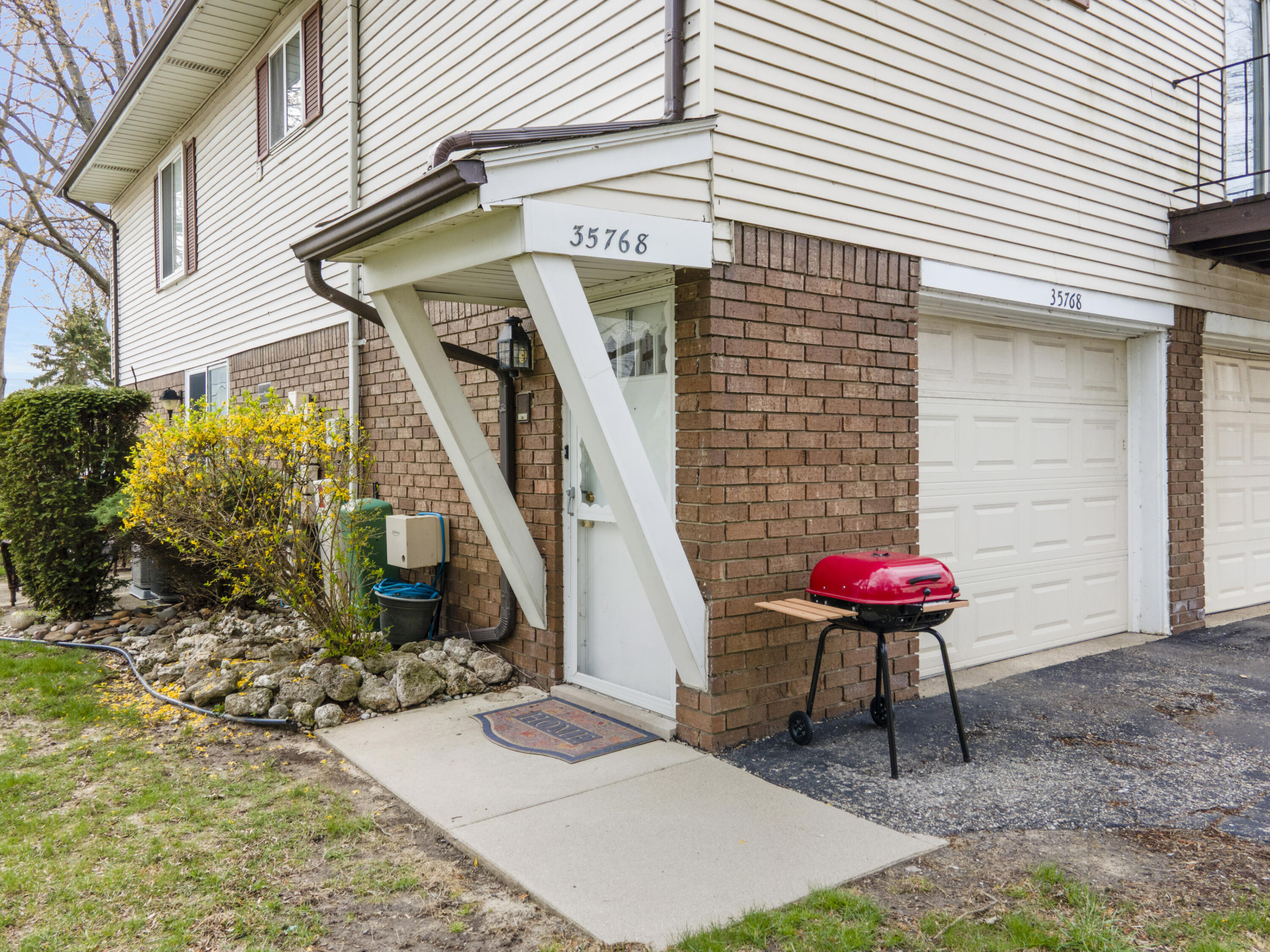 35768 Union Lake Road Harrison Township, MI 48045 - Photo 3 of 31 DJI_0926