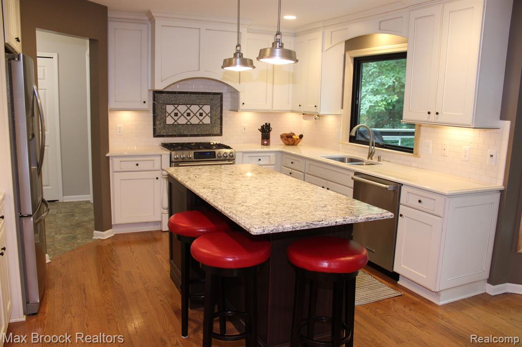 1677 Gilsam Avenue Rochester Hills, MI 48309 - Photo 17 of 57