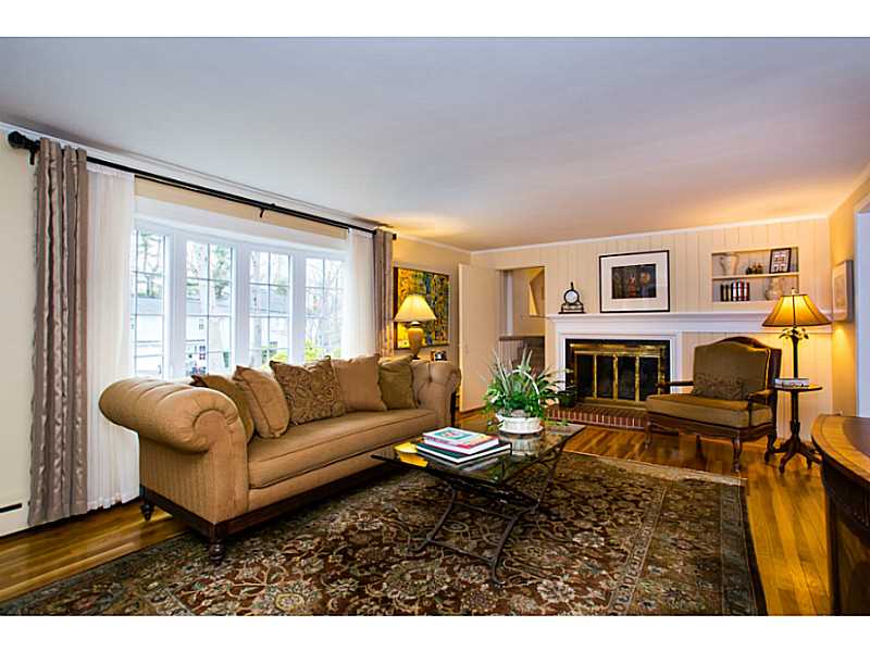 220 Crestwood Road Warwick, RI 02886 - Photo 4 of 24 Living Room.